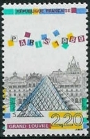 Timbre la pyramide du Louvre.