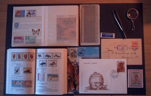 Le matériel du collectionneur de timbres.
