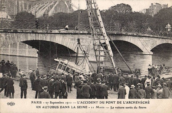 Carte postale de l'accident du Pont de l'Archevéché.