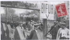 Colombes-Carte postale train grève des cheminots 1910.