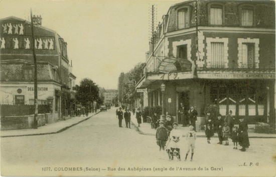 Carte postale LPG 1077 - Rue des Aubépines Angle de l’Avenue de la Gare.