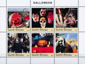 Bloc de timbres Halloween - Chacun se déguise en monstre effrayant pour Halloween.