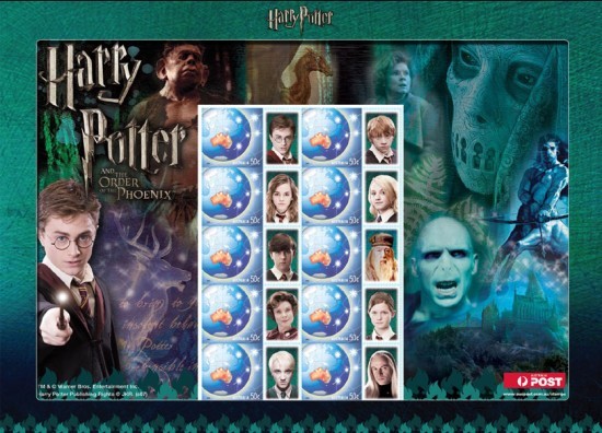 Bloc de timbres Harry Potter reprenant en vignette les photographies des personnages du film 