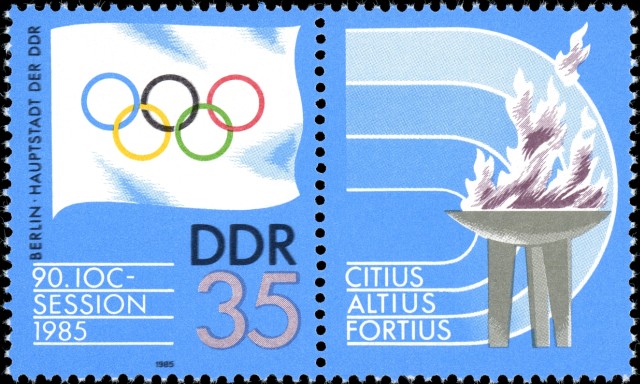 Timbre - Le drapeau et la devise Olympique.