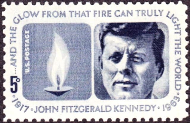 Timbre Cinq cents émis en hommage à John Fitzgerald Kennedy.