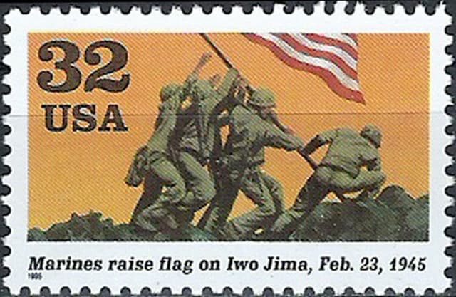 Timbre - 23 février 1945, les marines hissent le drapeau américain sur le mont Suribachi.