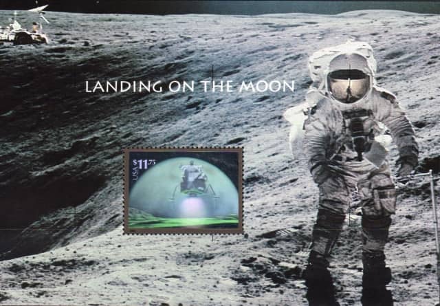 timbre-landing-on-the-moon.jpg